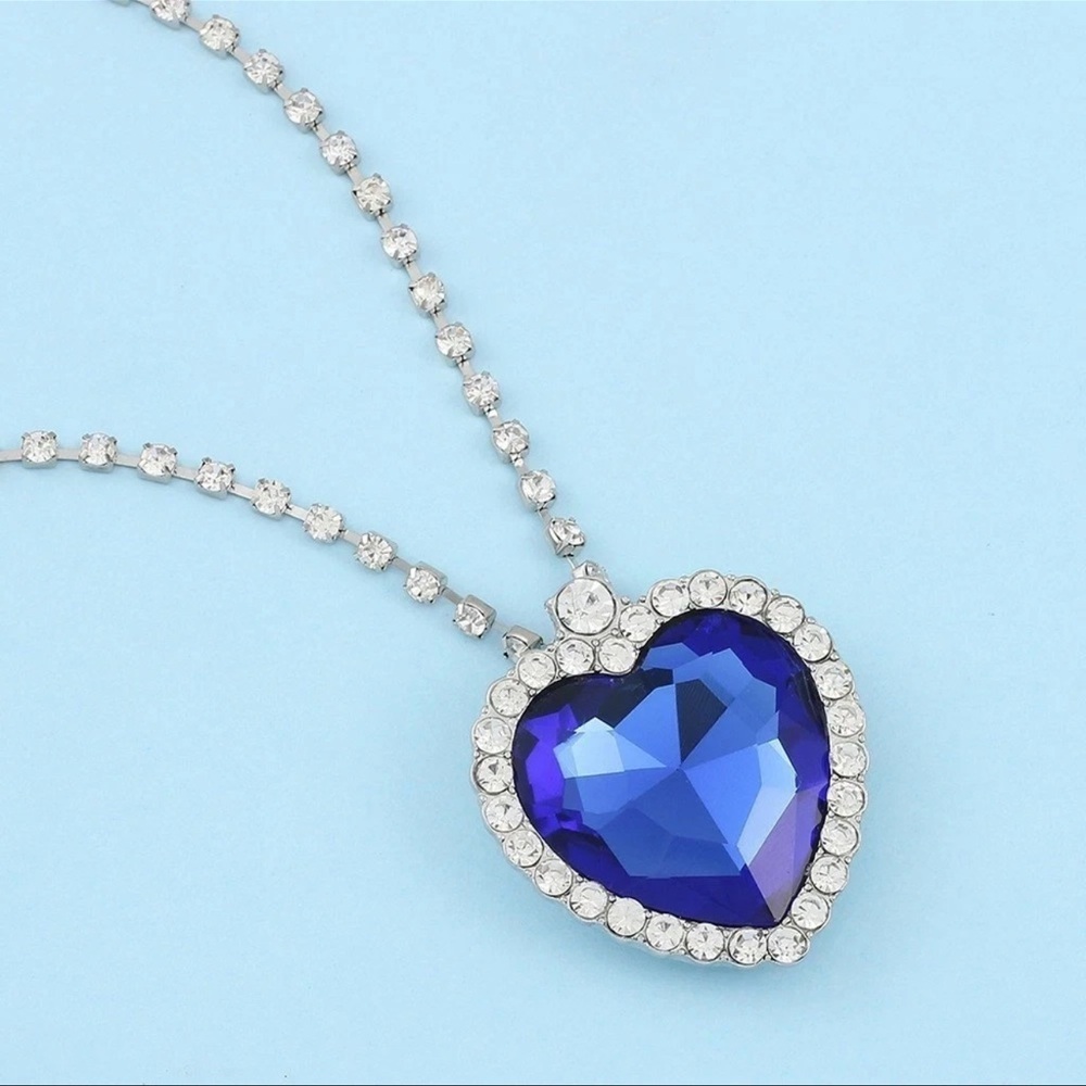 Titanic Heart of the Ocean Pendant nostalgic Movie gifts for her - Picture 3 of 7